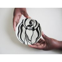 Große Mama Rückseite Handbemalte Platte Afrocentric Dekor Keramikplatte Geburtstagsgeschenk von SimplyGailDecoArts