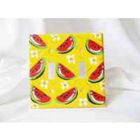 Wassermelonen-Keil Und Blumen Zwei-Wege-Lichtschalter Abdeckung Frühling Kitchen Art Food Handmade Goods Wassermelonen-Keil Und Blumen Zwei-Wege-Lichtschalter Abdeckung Frühling Kitchen Art Food Handmade Goods von SimplyGailDecoArts