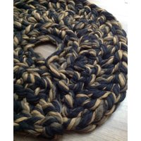 Schwarzer Christbaum-Rock Gehäkelte Baumschürzen 50, 68, 80 cm Braun Meliert Col.5515 Schwarzer Christbaum-Rock Gehäkelte Baumschürzen 50, 68, 80 cm Braun Meliert Col.5515 von SimplyLifeHandmade