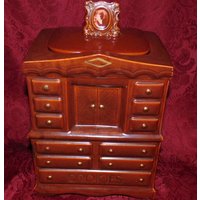 Vintage Mccoy Chiffonier Brown Kommode Keksdose Vintage Mccoy Chiffonier Brown Kommode Keksdose von SimplyMarvelousMary