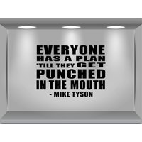 Zink-Aufkleber, Motivationszitat-Dekor, Boxzitat-Vinyl-Aufkleber, Jeder Hat Einen Plan, Bis Er in Den Mundaufkleber Gestanzt Wird von SimsTheVinylMaker