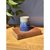 Handgemachte Keramik Becher Fine Line Art Pottery Tasse Handgemachte Keramik Becher Fine Line Art Pottery Tasse von SinneramicsStudio
