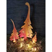 3 Holz-Tannenbäumchen Bemalt M. Strass U. Perlen Tannenbaum Weihnachtsbaum Größen Rot/Gelb 3 Holz-Tannenbäumchen Bemalt M. Strass U. Perlen Tannenbaum Weihnachtsbaum Größen Rot/Gelb von Sinnesherz