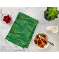 Moderne Natur-Inspirierte Sanfte Hügel, Vorfrühling Geschirrtuch | Bunte Küche Dekoratives Handtuch Einweihungsfeier Gastgeber Geschenk Für Mama von SirenPureDesign