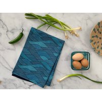 Moderne Natur-Inspirierte Rolling Waves Geschirrtuch | Buntes Dekoratives Handtuch Einweihungsparty Geschenk Gastgeber Für Mama Moderne Natur-Inspirierte Rolling Waves Geschirrtuch | Buntes Dekoratives Handtuch Einweihungsparty Geschenk Gastgeber Für Mama von SirenPureDesign