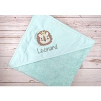 Personalisierte Kapuzenhandtuch Mit Löwenkopf Und Namen in 100x100 cm Ist Das Perfekte Geschenk Für Babys Kinder Personalisierte Kapuzenhandtuch Mit Löwenkopf Und Namen in 100x100 cm Ist Das Perfekte Geschenk Für Babys Kinder von Siskyshandmade