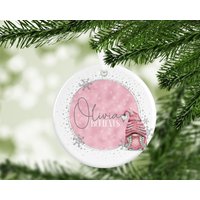 Gonk Gonks Weihnachten Personalisierte Rosa Kinder Weihnachtsgeschenk Andenken Neuheit Christbaumkugel Baum Xmas Sohn Mama Freundin Papa Tochter von SisterSarcastic