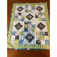 Handgemachter Frühlings-Tischläufer Patchwork Hahn-stoff von SisterSusieSewsShop