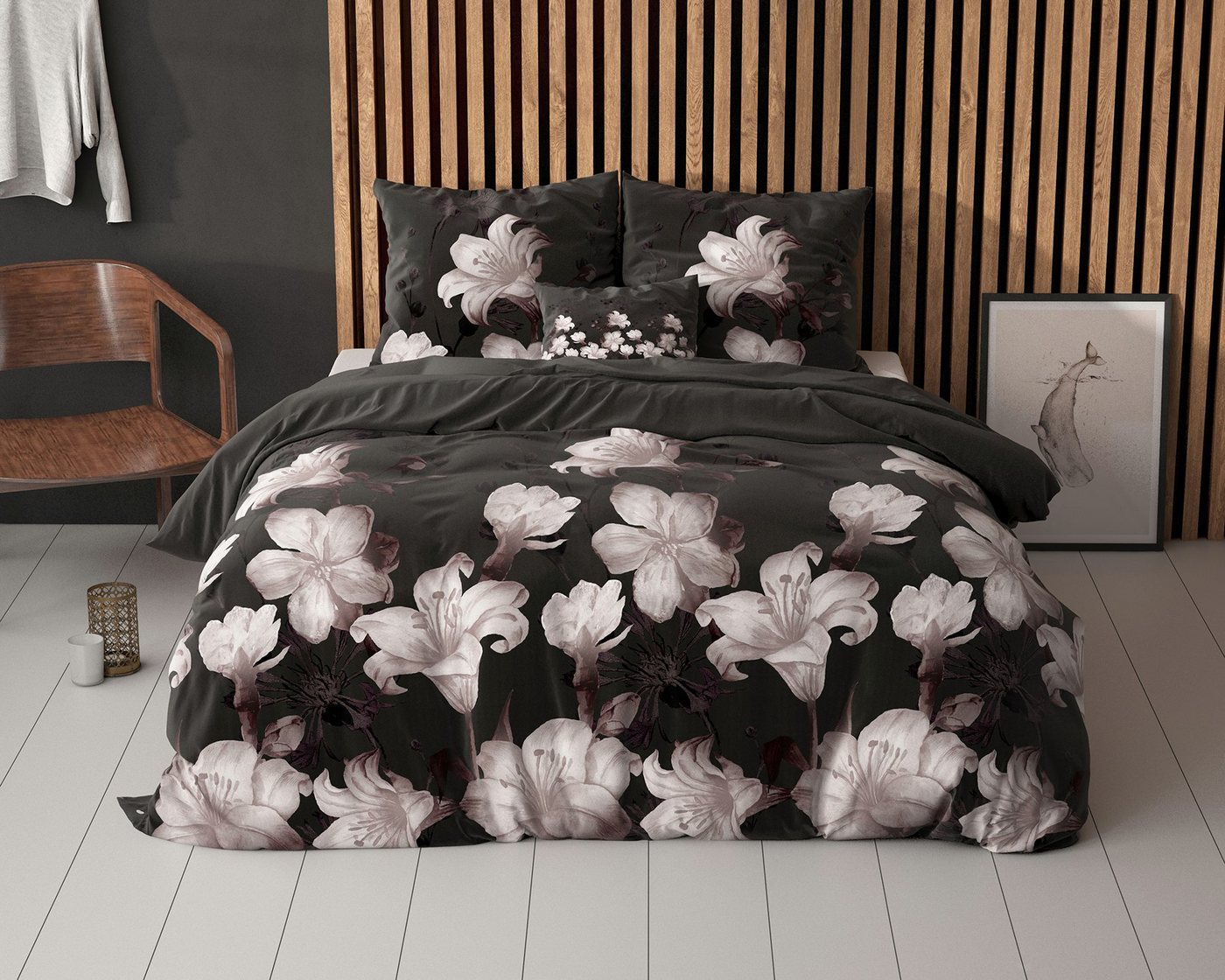 Sitheim-Europe Bettwäsche Imma Elegance Bettbezug mit dunkler Blume, Baumwolle, 3 teilig, Antiallergisch, knitterarm und bügelfrei Sitheim-Europe Bettwäsche Imma Elegance Bettbezug mit dunkler Blume, Baumwolle, 3 teilig, Antiallergisch, knitterarm und bügelfrei von Sitheim-Europe