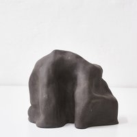 Schwarze Keramik Vase, Grobe Struktur von SiupStudio