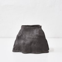 Schwarze Keramik Vase, Grobe Struktur Schwarze Keramik Vase, Grobe Struktur von SiupStudio