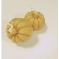Set Aus 2 Mini Kürbisförmigen Bienenwachskerzen - Pumpkin Spice Duftkerze Handgemacht in Australien Süße Halloween Dekoration von SixthSpice