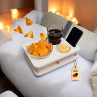 Couchbar Yolo in Weiß Mit 2 Glasschalen Personalisierbar Snackbox Mini Für Kaffeetassen | Snackbar Weinglas Couchbar Yolo in Weiß Mit 2 Glasschalen Personalisierbar Snackbox Mini Für Kaffeetassen | Snackbar Weinglas von SkHolzfabrik