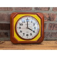 Dugena Keramik Wanduhr Mid Century Vintage Quartz 60 Er Jahre von SkadivonWinterfeld
