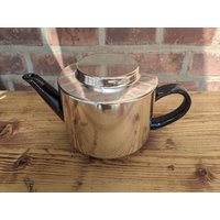 Kaffeekanne Teekanne Veb Keramik Braun Mit Warmhaltehaube Aus Metall Kaffeekanne Teekanne Veb Keramik Braun Mit Warmhaltehaube Aus Metall von SkadivonWinterfeld