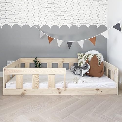 Skandi Hausbett Bodenbett 60x120 mit Rausfallschutz Naturholz - Bajo - Kinderbett 60x120 Kiefer Massiv - Stabiles Rausfallschutz Bett für Kinderzimmer - Gemütlich Rausfallschutz Bodenbett Skandi Hausbett Bodenbett 60x120 mit Rausfallschutz Naturholz - Bajo - Kinderbett 60x120 Kiefer Massiv - Stabiles Rausfallschutz Bett für Kinderzimmer - Gemütlich Rausfallschutz Bodenbett von Skandi Hausbett