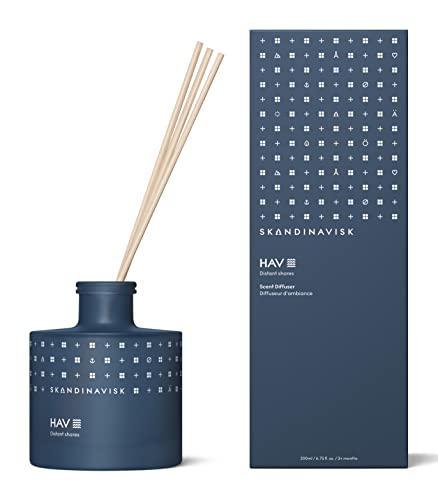 Skandinavisk HAV 'Meer' Duftstäbchen Diffuser mit 8 Stäbchen. Duftnoten: Salziges Sprühwasser (Gischt) und Seegras, Weißdorn und Strandrose. 200 ml. von Skandinavisk