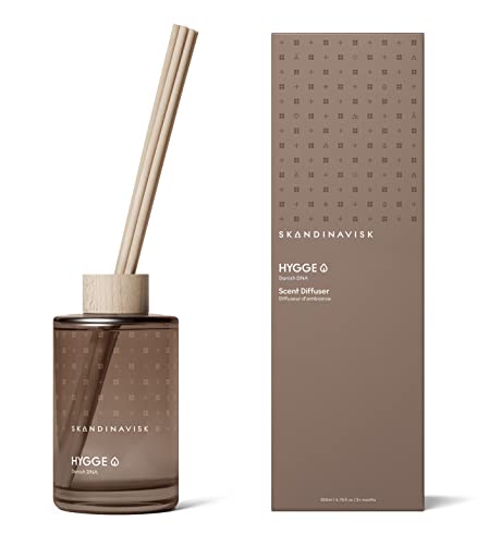 Skandinavisk Hygge Raumduft-Diffuser mit 8 Stäbchen. Hält über 3 Monate. Duftnoten: Schwarzer Tee und Minzblätter, getrocknete Äpfel und gebackener Zimt. 200 ml von Skandinavisk