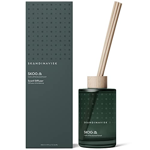 Skandinavisk Skog 'Wald' Raumduft-Diffuser mit 8 Stäbchen. Hält über 3 Monate. Duftnoten: Kiefernnadeln und Tannenzapfen, Birkensaft und Maiglöckchen. 200 ml von Skandinavisk