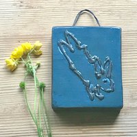 Handgemachte Kunst Kachel Mit Tiermotiv Handgemachte Kunst Kachel Mit Tiermotiv von SkobyPottery