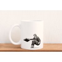 Skateboarder Im Anzug 11Oz Keramik Kaffeetasse Skateboarder Im Anzug 11Oz Keramik Kaffeetasse von SkrapsInk