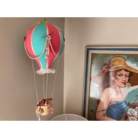 Ein Großer Heißluftballon, Babyzimmer, Babyparty, Wanddeko, Dekoration, Pastellfarben von SkyFloaters