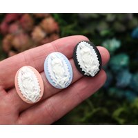 Unsere Liebe Frau Von Guadalupe Harz Cabochon Fassung 25x18mm - Kunststoff Kamee Der Heiligen Jungfrau Maria 1 Stück Wahl Rosa, Blau Oder Schwarz von SmallDevotionsSupply