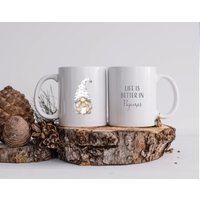 Gnome Life Is Better Im Schlafanzug 15 G. Kaffeetasse von SmallFishCrafts