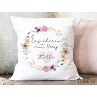 Kissen Als Abschiedsgeschenk Für Erzieherin Lehrerin Tagesmutter, Blumenkranz Mit Name Personalisiert von SmallTreasuresDE