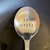 Hot Stuff ~ Handgestempelter Suppenlöffel. Einzigartiges Geschenk. Neues Besteck von SmashMouthDesigns