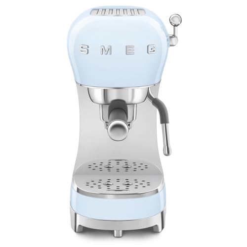 Smeg, Espresso-Kaffeemaschine ECF02PBEU, Cappuccino-Dampfunktion, Thermoblock, großes Tassengehäuse und Doppelkaffeefunktion, 1 L Wassertank, benutzerfreundliches Bediensystem, 1350 W, Himmelblau von Smeg