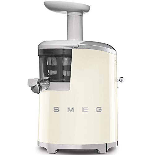 Smeg, SJF01CREU Saftextraktor, Slow-Squeezing-Technologie, rotierender Korb, Tropfkappe und Einstellung der Saftdichte, 1-Liter-Saftkaraffe und 1,6-Liter-Fruchtfleisch-Auffangbehälter, 150 W, Creme von Smeg