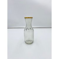 Vintage Milchglas Karaffe Mit Einzigartigem Eingezogenem Boden von SmileyFinds1