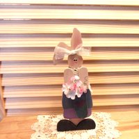 Häschen Bella Hält Ihren Korb Mit Blumen von SmileyKats