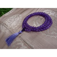 Mala Gebetskette Aus Leuchtendem Amethyst Heilstein Dem Himalaya 8mm von SmilingTaraShop