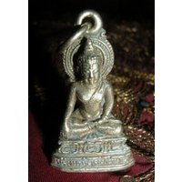 Tibet. Miniatur Buddha-statue/Amulett in Silber von SmilingTaraShop