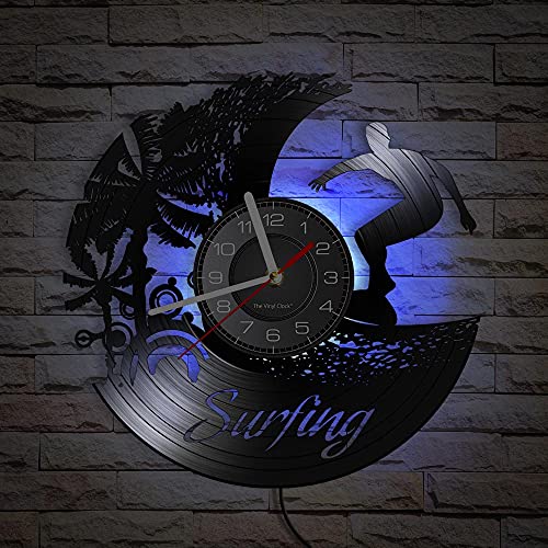 Smotly Vinyl-Wanduhr, LED-Nachtlicht-Funktion am Meer Surfen Themed Wanduhr, ist eine Wanduhr Geschenk für diejenigen, die Surfen lieben. (bunt) von Smotly