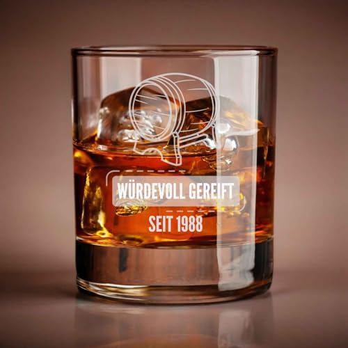Whiskey Glas mit Gravur (Name & Datum) I Fassgereift Design I Personalisiertes Whiskyglas für Männer & als Geschenk von Smyla