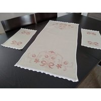 Set Aus 3 Vintage Gestickte Besticken Leinen Muster Und Deckchen. Gehäkelter Spitze Edges.antique Naturfarben Linens.gift Muttertag von SnGHandmadeStudio