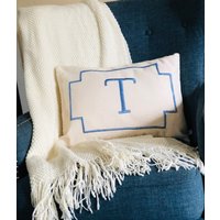 Monogramm-Lendenkissen, Kleine Rechteckige Lendenkissen, Personalisierter Monogramm-Akzent-Wurfkissenbezug Muttertagsgeschenk Für Mama von Snazzyliving