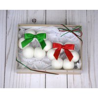 Adventskranz Aus Wollfilz Rote Und Grüne Schleife, 2Er Set Adventskranz Aus Wollfilz Rote Und Grüne Schleife, 2Er Set von SnowmanStore