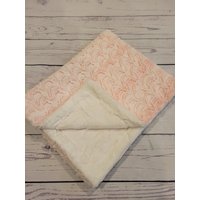 Pfirsich Sepia Elfenbein Baby Decke, Mädchen Minky Baby-Dusche-Geschenk, Personalisierte Baby-Decke von SnuggleLuvBaby