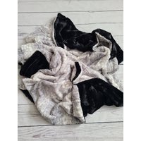 Silber Rehkitz Und Schwarze Baby-Decke, Junge Minky Decke, Baby-Dusche-Geschenk, Personalisierte Erwachsene Hirsch-Kinderzimmer von SnuggleLuvBaby