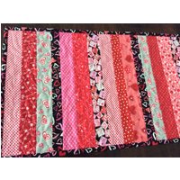 Valentinstag Gesteppter Tischläufer Herz & Streifen Design Valentinstag Gesteppter Tischläufer Herz & Streifen Design von SnuggleMeDesigns