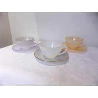 3 Vintage Harlekin Tee - Oder Schokoladentassen Und Untertassen in Arcopal von SoFrenchVintageBySo