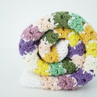 Gehäkelte Babydecke Handgemachte Baumwoll-Empfangsdecke, Pastellfarben Gehäkelte Babydecke Handgemachte Baumwoll-Empfangsdecke, Pastellfarben von SoHappyInRed