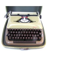 Arbeitsschreibmaschine Erika Schreibmaschine Arbeitsbedingung Serviced Neue Band 1959 Tragbare Retro Deutsch Arbeitsschreibmaschine Erika Schreibmaschine Arbeitsbedingung Serviced Neue Band 1959 Tragbare Retro Deutsch von SoYesterdaySoCool