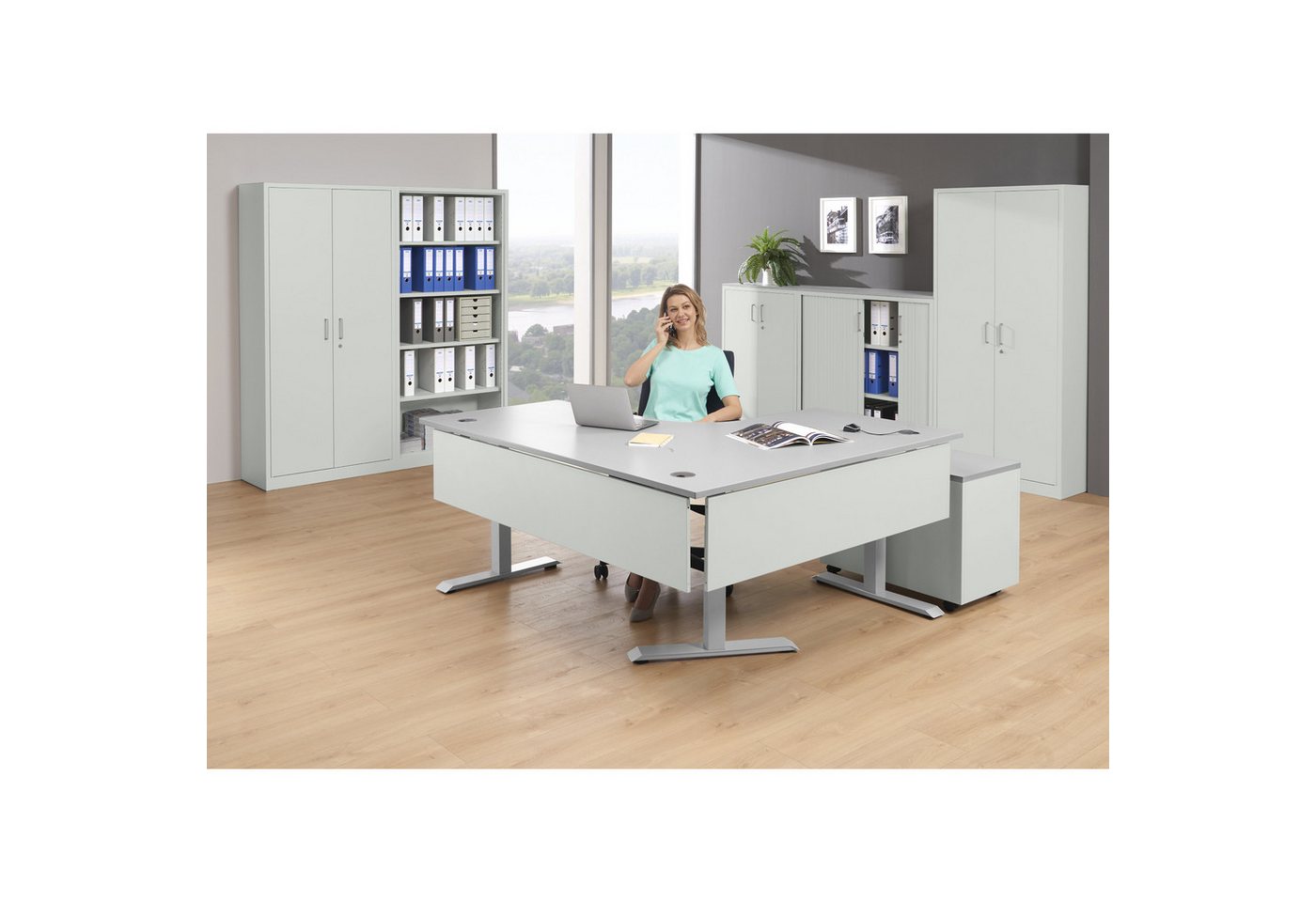 Soennecken Schreibtisch Ecktisch elektrisch verstellbar re Gestell silber Platte lichtgrau Soennecken Schreibtisch Ecktisch elektrisch verstellbar re Gestell silber Platte lichtgrau von Soennecken