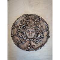 Holzschnitzerei Gorgon Medusa Der Durchmesser Des Paneels 250 Mm von SohowoodDirectory