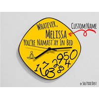 Benutzerdefinierter Name Was Auch Immer, Du Bist Namast'ay in Bed/Oval Yellow - Wanduhr Benutzerdefinierter Name Was Auch Immer, Du Bist Namast'ay in Bed/Oval Yellow - Wanduhr von SolPixieDust